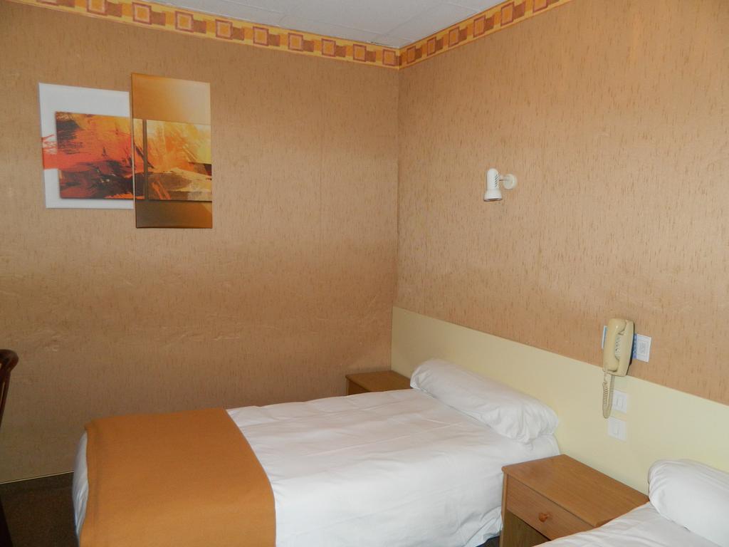Logis Hotel L'Elanceze Thiezac Екстер'єр фото